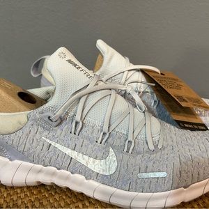 Women’s Nike Free runs 5.0 size 9.5